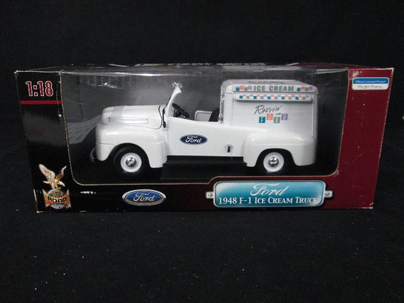 lot 54 image: yet Ming Die cast Truck Signed