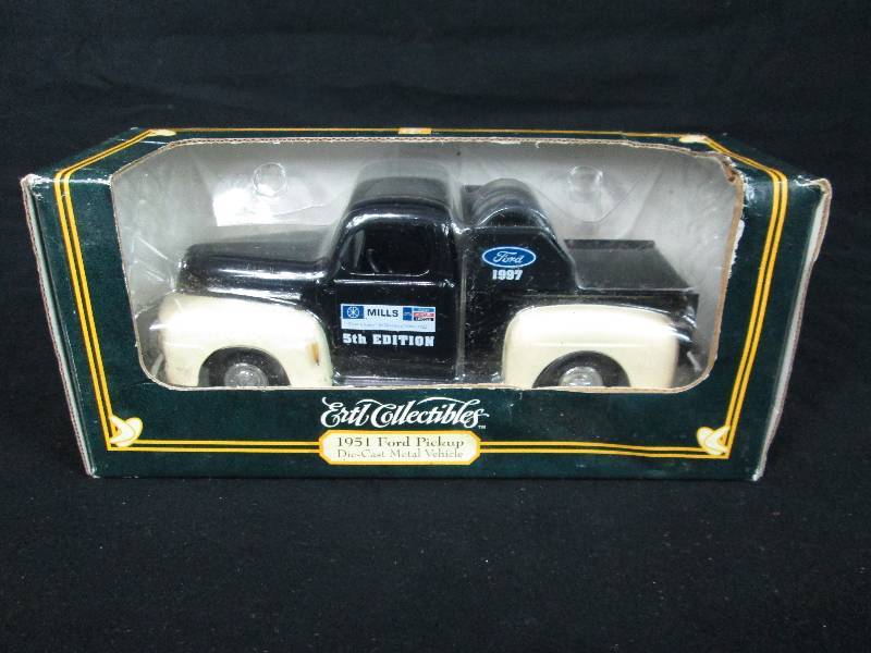 lot 65 image: Ertl Die Cast Coin Bank 1951 Ford