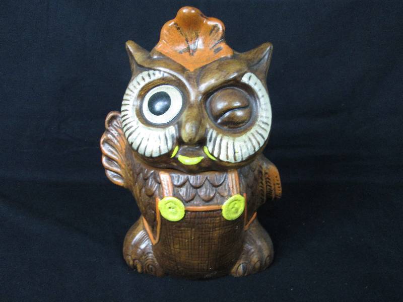 lot 84 image: Winking Owl Cookie Jar