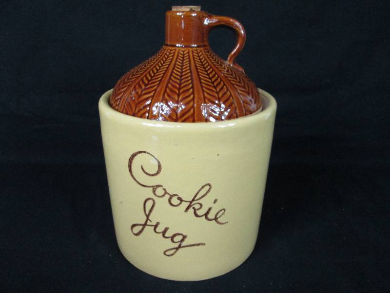 lot 88 image: Mammoth Jug Cookie Jar