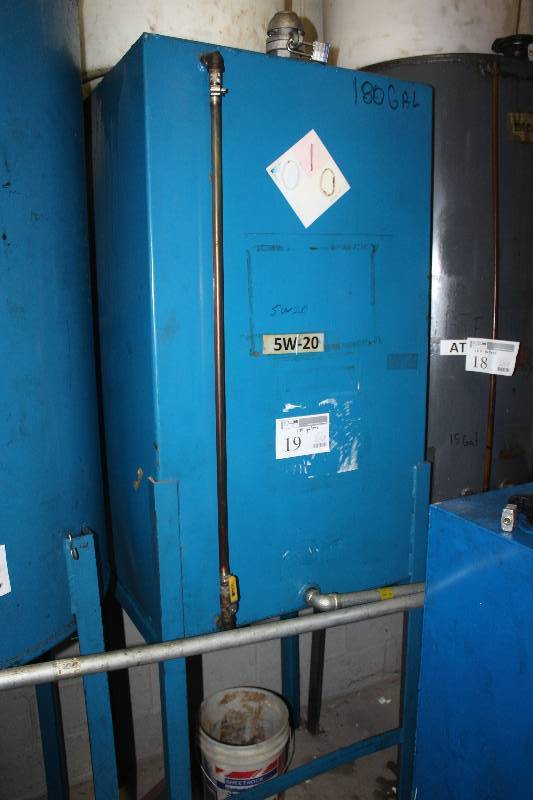 lot 19 image: 180-Gallons 5W-20 Oil Tank
