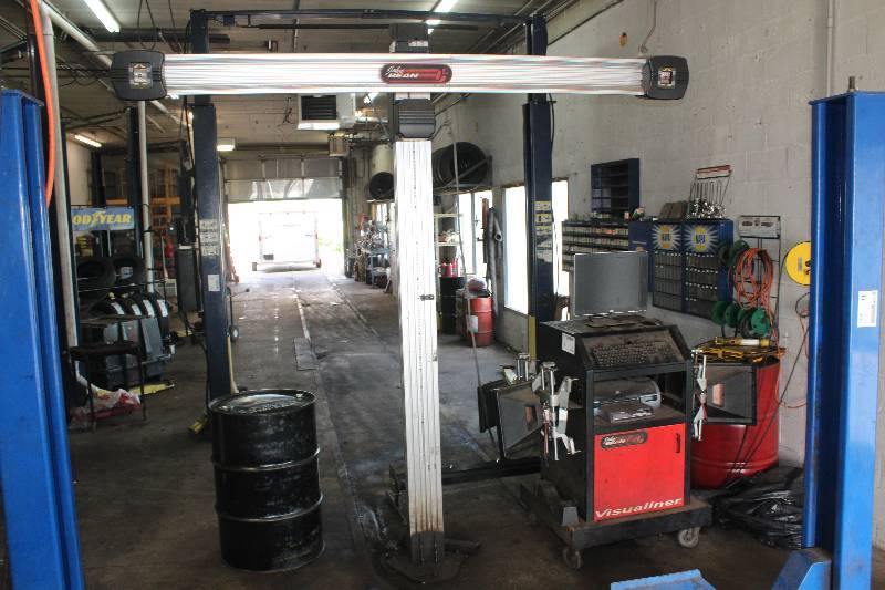 lot 8 image: John Beal Wheel Aligner