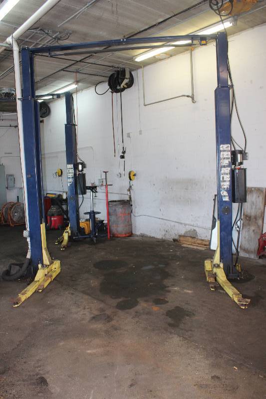 lot 3 image: Hallmark Industries Lift Metric 9K Pound Two Post Lift