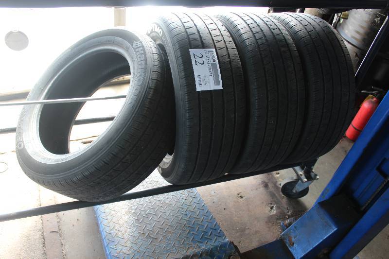 lot 22 image: Lot of (4) P23555R18 Tires