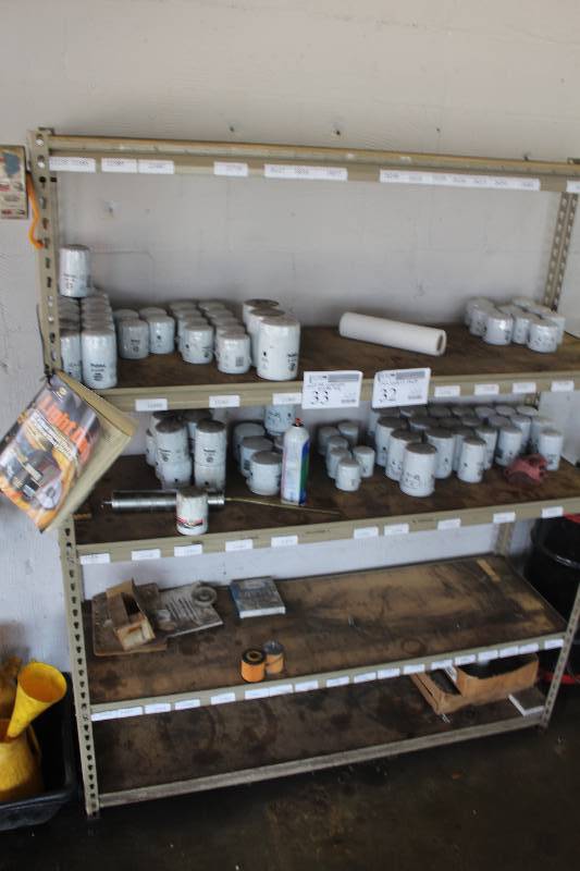 lot 33 image: Shelf Unit
