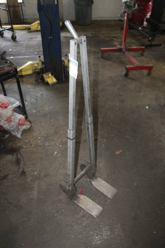 lot 50 image: Floor Jack Cart