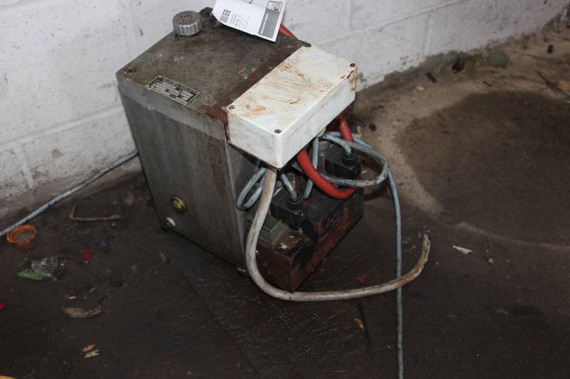 lot 67 image: Karl Schnell Hydraulic Pump and Motor with Tank.