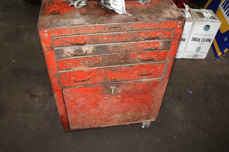 lot 62 image: Vintage Snap On Rolling Tool Chest