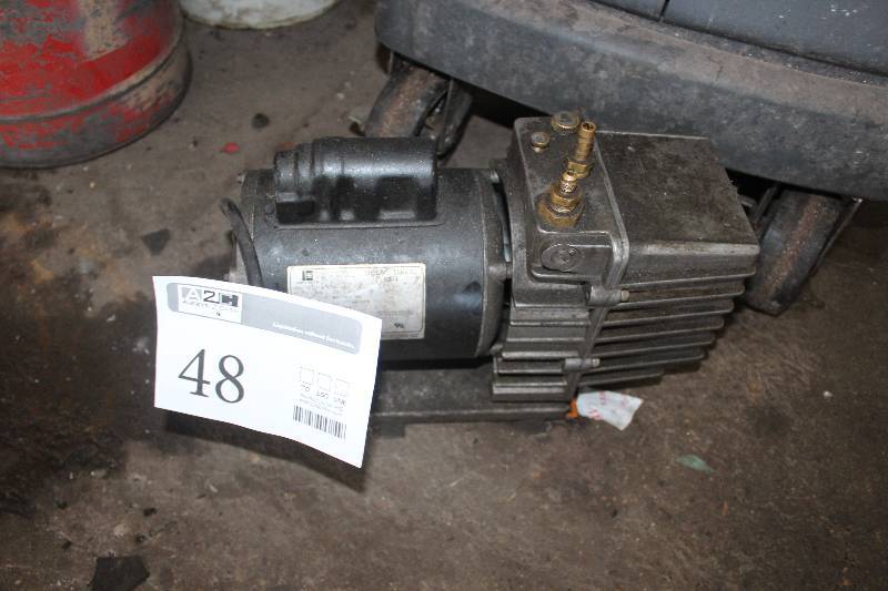 lot 48 image: Viper Vac Deep Vacuum w Emerson Pump