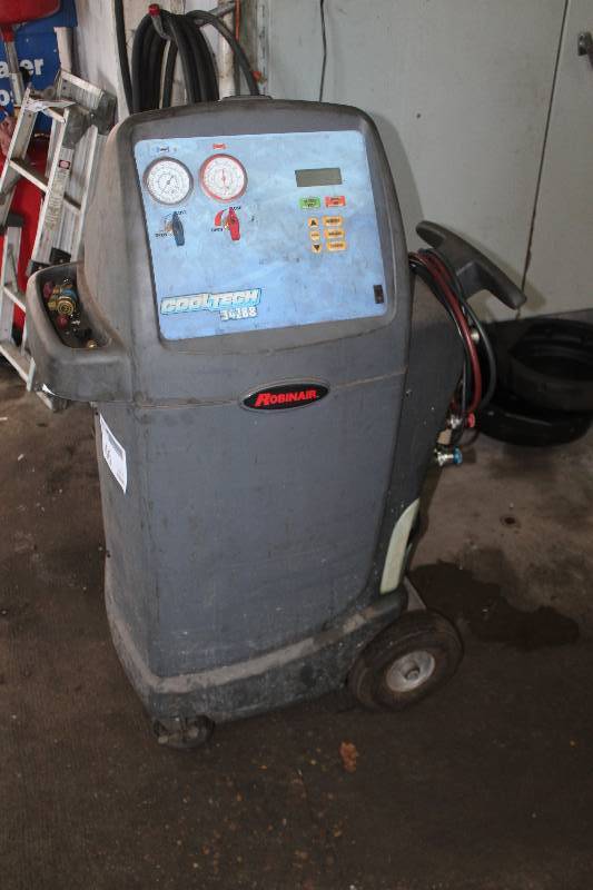 lot 46 image: RobinAir Cool Tech Recovery, Recycling, Recharging Unit
