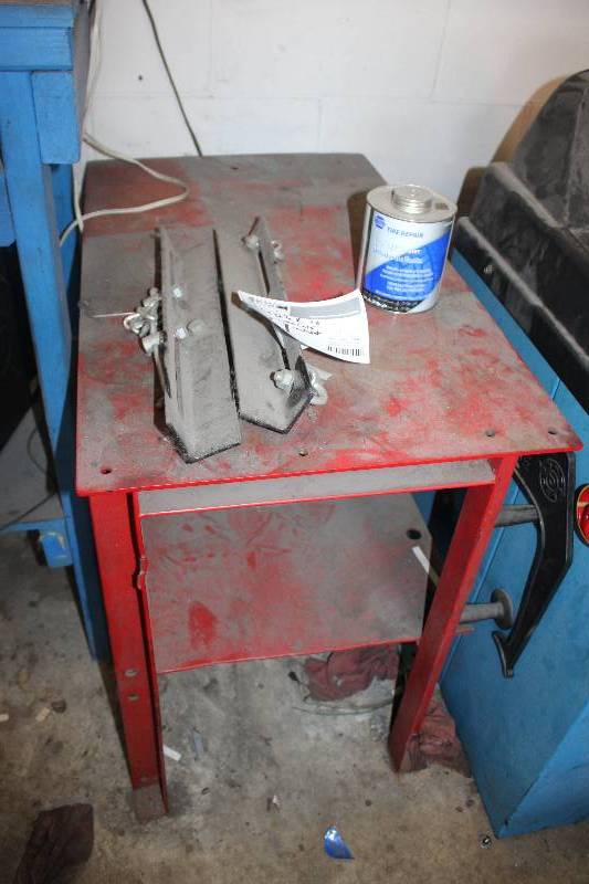 lot 81 image: Metal Work Bench