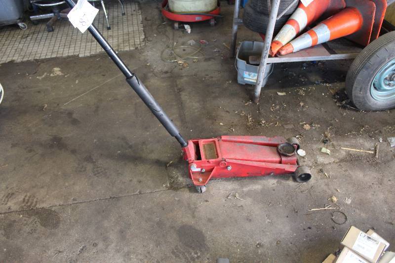 lot 87 image: Floor Jack