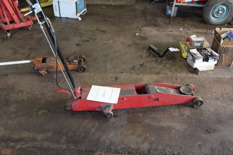 lot 85 image: 5-Ton Floor Jack