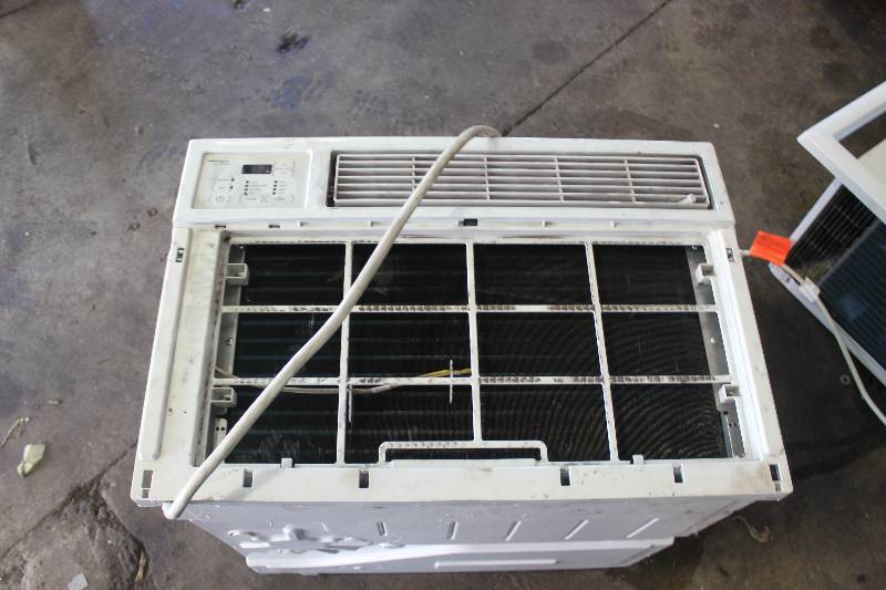 lot 97 image: AC Window Unit