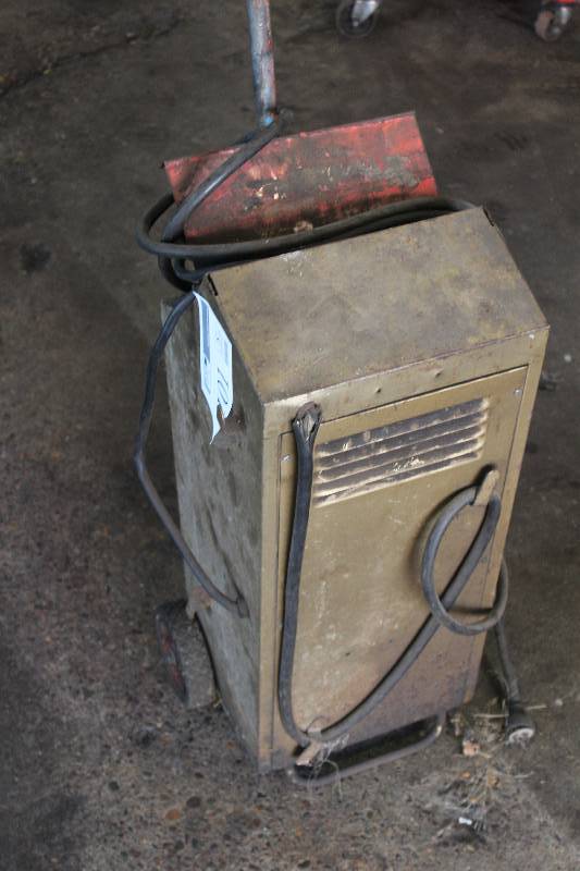 lot 101 image: Marquette Heavy Duty Battery Service