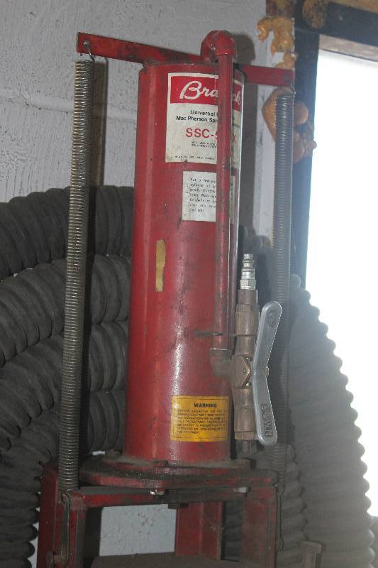 lot 136 image: Branick Universal Pneumatic Mac Pherson Spring Compressor