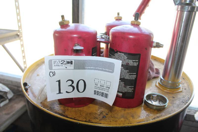 lot 130 image: Lot of (3) Vaper 32oz. Spot Spray Non-Aerosol Sprayer