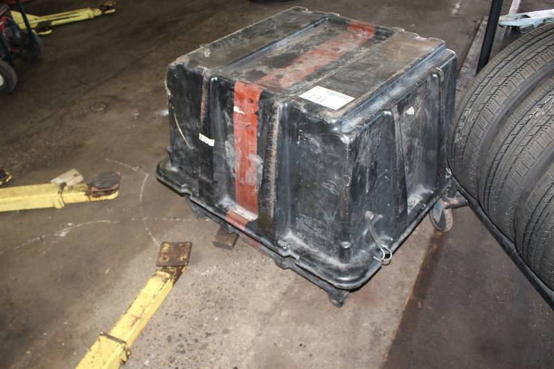 lot 141 image: Engine or Transmission Shipping Crate