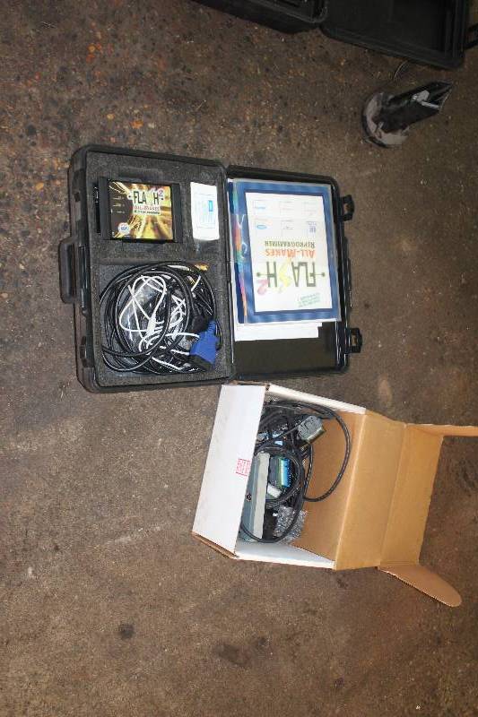 lot 142 image: NAPA Flash2 Reprogrammer