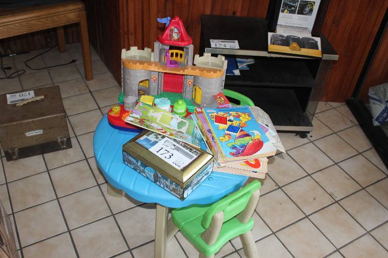 lot 173 image: Lot of Kids Toys