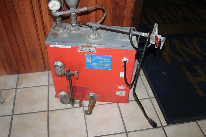 lot 167 image: Jewelry Cleaner, Steamaster 100 PSI Electric Steam Generator