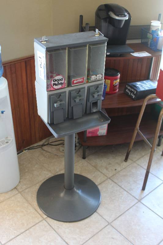 lot 179 image: 3-Cup $0.25 Candy Dispenser