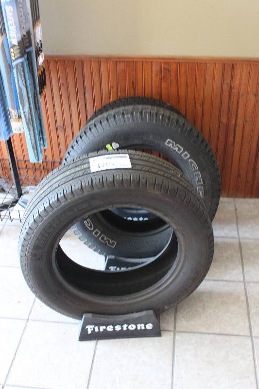 lot 185 image: Lot of (3) Display Tires