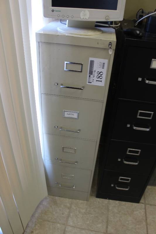 lot 188 image: 3-Drawer Metal File Cabinet