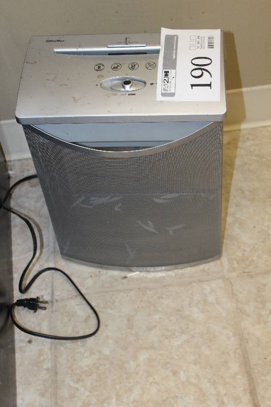 lot 190 image: OfficeMax Shredder