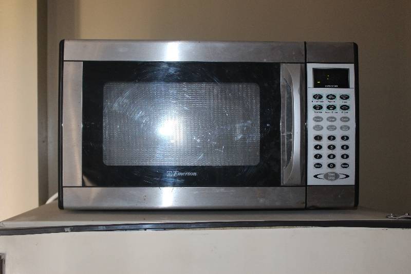 lot 194 image: Emerson Microwave