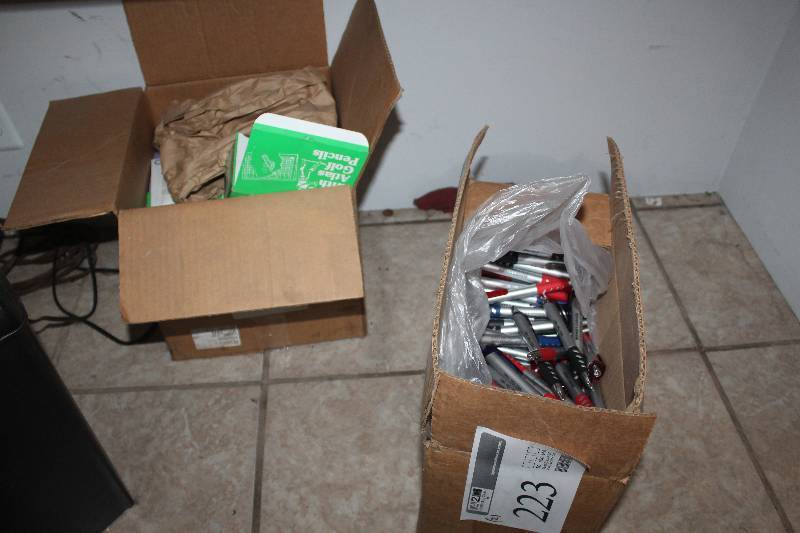 lot 223 image: Lot of (2) Boxes of Markers, Golf Pencils