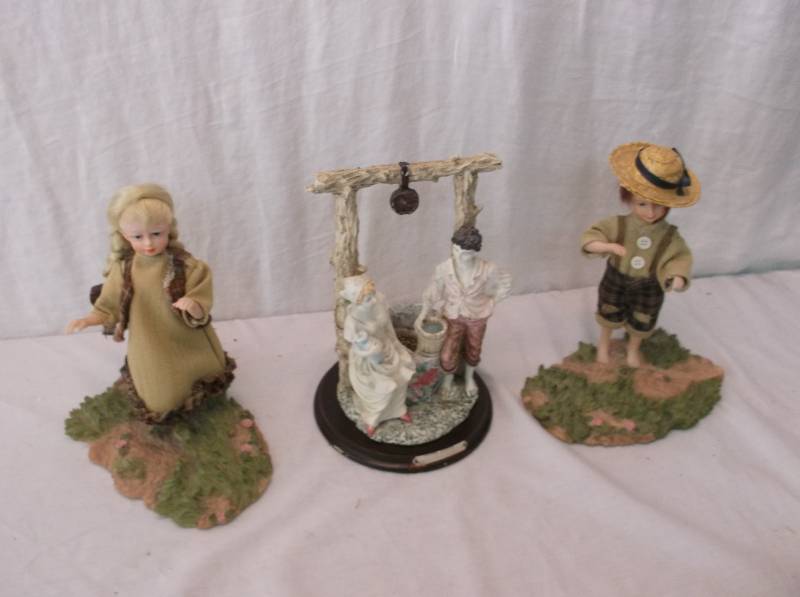 Figurines