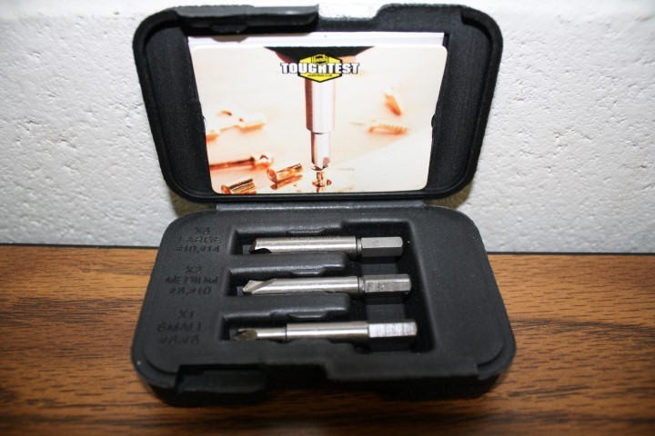 Screw remover, screw driver set and carrying case.