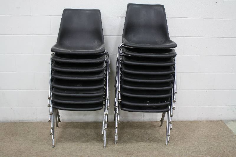 17 Black Chairs