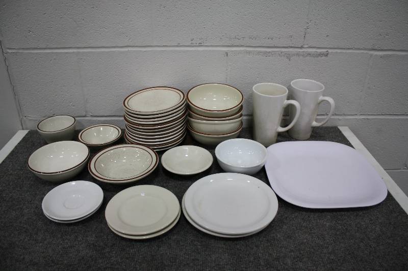 31 Piece Glass Tableware