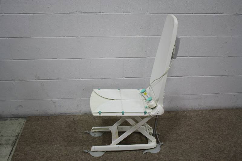 Neptune Reclining Bath Lift