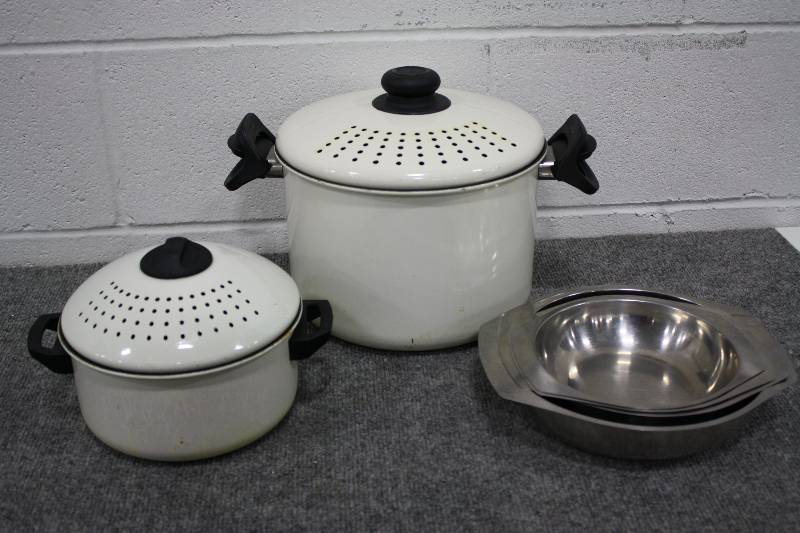 2 Nice Pots