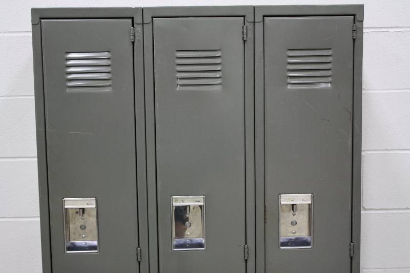 3 Stall Locker Unit