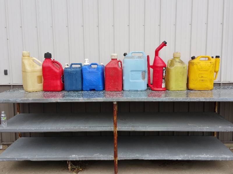 (9) Plasic Fuel Cans