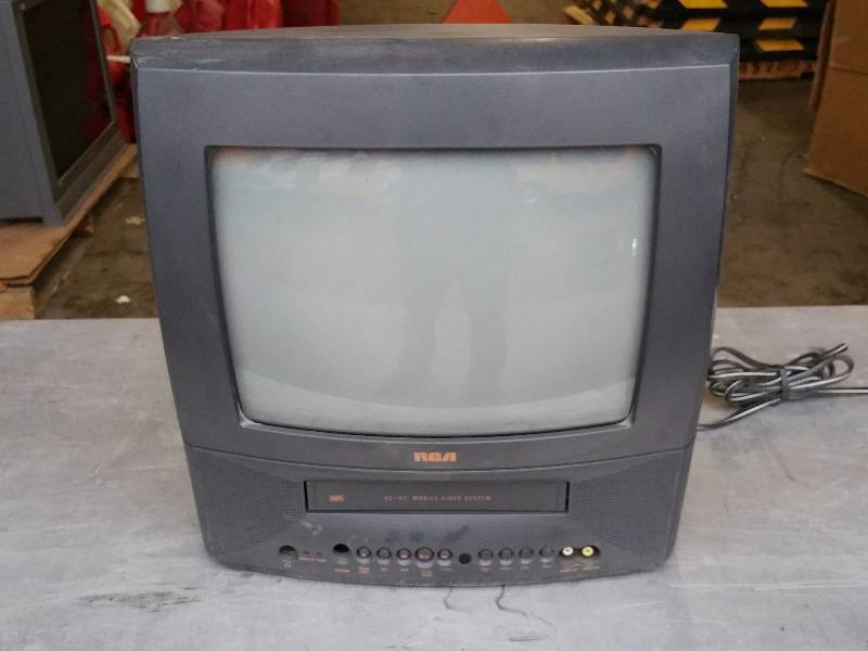 RCA 13-Inch Mobile TVVCR Combo with ACDC Operation