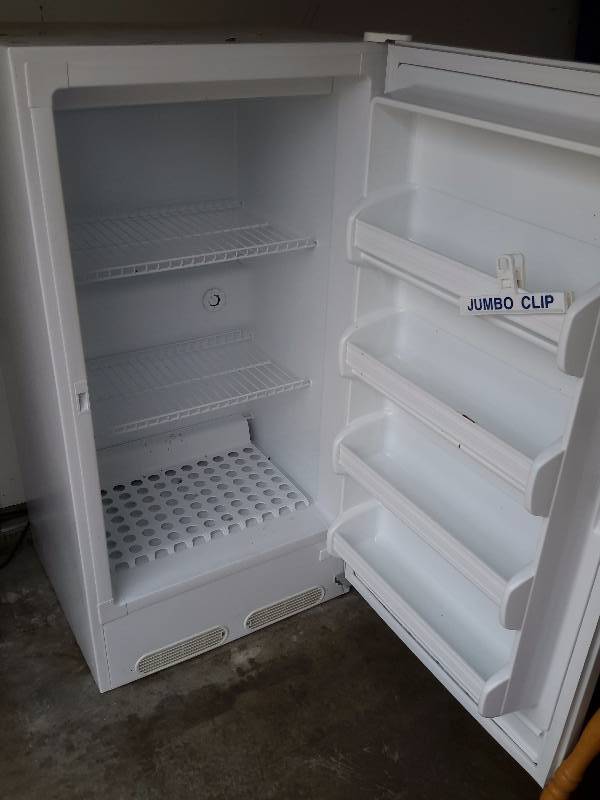 Frigidaire, COMMERCIAL, Freezer.  28in w x 26 12 in d x 55in h.  Tested and works well.