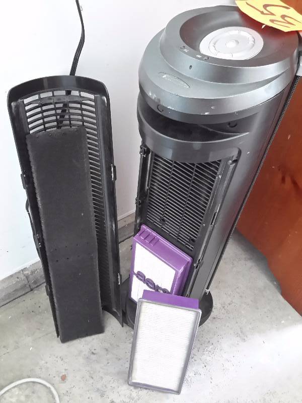 Oscillating Air cleaner.. Tested and works