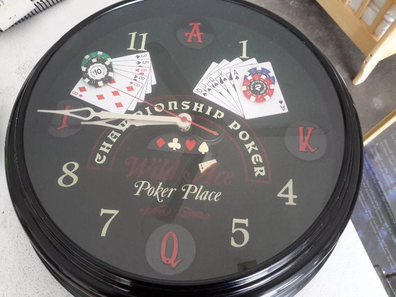 18 in Diameter, Championship Poker battery operated clock.. No battery