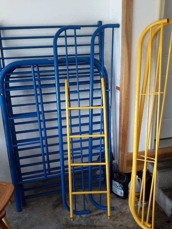 Metal Bunk Bed system.. No bolts