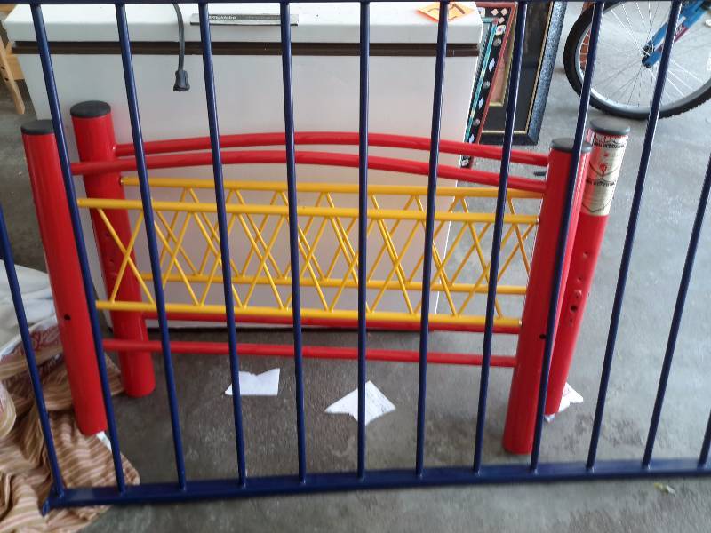 Metal Single Bed frame.. No bolts