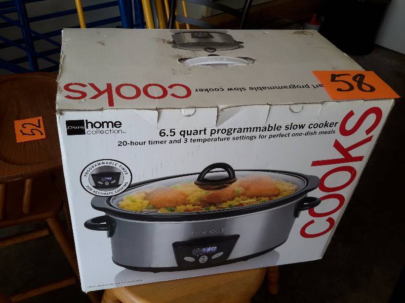 COOKS, 6.5 Quart programmable Slow cooker.. Looks to be new in the box.