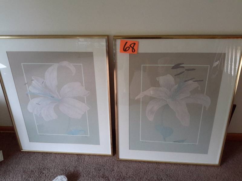 2 nice Pastel Lilly floral pictures.  Approx 18 in x 24in