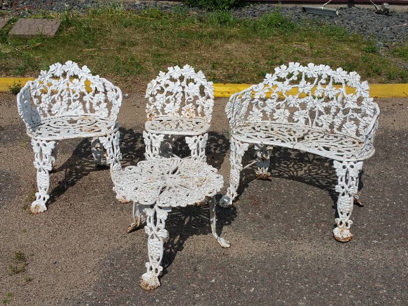 lot 5 image: Antique Grape Vine Wraught Iron Outdoor Set