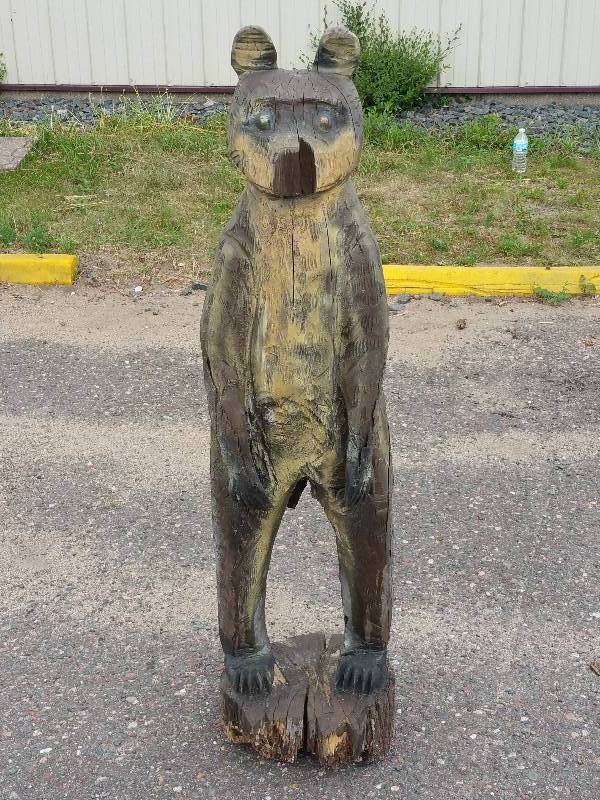 lot 4 image: Wood Carving Bear by Ellis