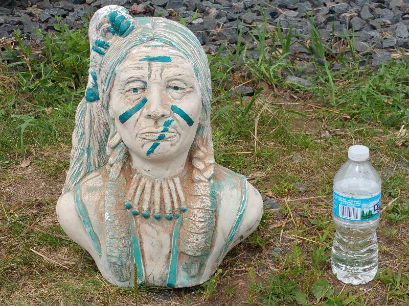 lot 21 image: Concrete Native American Bust Lawn Dcor